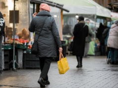 To dlatego Polki dostają niską emeryturę. W innych krajach kobiety pracują nawet do 67. roku życia