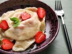 Moja mama robi najlepsze pierogi z truskawkami. Jedna dokładka to zawsze za mało