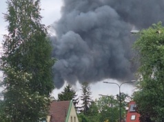 Kłęby dymu widać nawet w Gdańsku. Strażacy walczą z ogniem