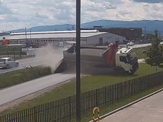 Rower wyjechał tuż przed wywrotkę – groźny wypadek pod Nowym Sączem