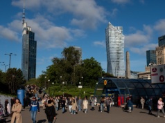 Bezrobocie niskie, ale pracuje coraz mniej Polaków. Przybywa biernych zawodowo