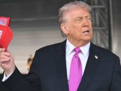 Donald Trump nie podniesie ceł na samochody europejskie. Przynajmniej na razie