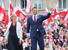 Trzaskowski umiarkowanym faworytem wyborów