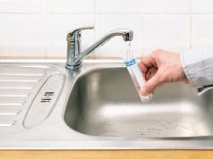 Mieszkańcy Chicago piją wodę z cząsteczkami plastiku