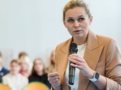 MEN chce dyskutować o rozliczaniu godzin nadliczbowych. Choć wystarczy za nie płacić