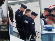 Majtczak z konwojem w Polsce. Mamy zdjęcia z lotniska