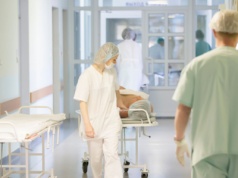Diagnoza trwa latami, a choroba stopniowo niszczy narządy. Prowadzi do niepełnosprawności, a nawet śmierci