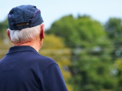Przeszedł na emeryturę w wieku 65 lat. Trudno uwierzyć, jaką kwotę wypłaca mu ZUS. To nie żart