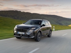Peugeot e-3008 i e-5008 o mocy 325 KM. Topowa wersja
