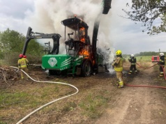 Pożar rębaka w miejscowości Niedźwiedź. Strażacy z OSP Barczewo interweniowali po raz setny w tym roku