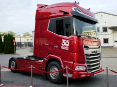 DAF XG+ „Red Pearl” zaczyna docierać do klientów – ciągniki na polskie 30-lecie