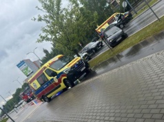 Podmienione tablice i kolizja. 36-latek na ul. Pstrowskiego w Olsztynie uczył, jak narobić sobie przypału