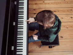 Charytatywny recital “Kwiaty Polskie” w Aleksandrowie Łódzkim. Dochód zostanie przeznaczony na wsparcie lokalnej szkoły