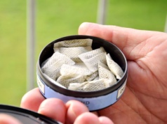 Czy snus jest tym samym, co woreczek nikotynowy? Ekspert wyjaśnia różnicę