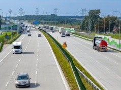 Donald Tusk przejechał się polską autostradą: „Modlę się, czy nie złamię kręgosłupa”