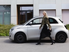 Agnieszka Woźniak-Starak wybrała Fiata 500e Giorgio Armani Collector’s Edition