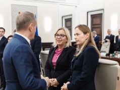 Rząd wstrzymuje pieniądze na mieszkania dla Polaków. Ministra podała powód