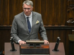 Wipler zaprosił Nawrockiego na scenę. 
