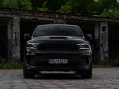 Dodge Durango Hellcat jest jak nawiedzony „living room” na kołach. Najpierw cieszy komfortem, potem wywołuje demoniczny śmiech