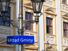 Święto samorządu, a premie w portfelu. Ale nie u wszystkich