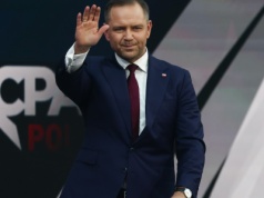 Co konferencja CPAC daje Nawrockiemu? 