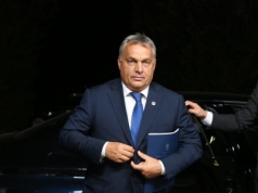 Odstraszyć darczyńców, zagłodzić dziennikarzy. Orbán rozprawia się z niezależnymi mediami