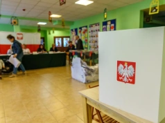 Któremu kandydatowi Polacy ufają bardziej? Niecodzienne wyniki sondażu