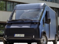 Fabryka polskich elektryków. Dwie firmy walczą o miliardy