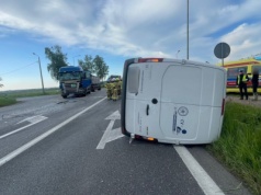 Bus na ukraińskich blachach uderzony przez ciężarówkę