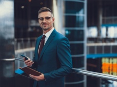Kiedy lider powinien być influencerem? „Nie chodzi o lans. Ludzie nie chcą już tylko kupować produktów czy usług. Chcą wierzyć tym, którzy za nimi stoją”