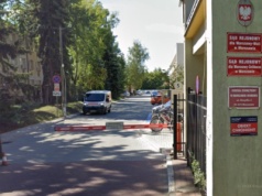 Kierowca wjechał w budynek warszawskiego sądu. Wcześniej doszło do sprzeczki