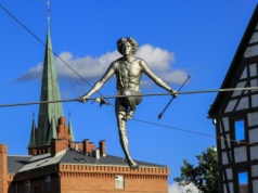 W przestrzeni Bydgoszczy pojawią się dwie nowe balansujące rzeźby