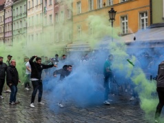 Wrocław oblężony przez kiboli. Tusk: Zero tolerancji dla przemocy na naszych ulicach!