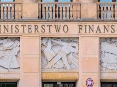 Resort finansów nie planuje podatków od nadmiarowych zysków. Banki są bezpieczne