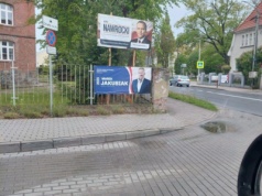 Upolitycznione liceum? Banery prawicowych kandydatów na terenie szkoły katolickiej w Biskupcu