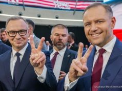 Konferencja CPAC. Nawrocki, Duda i Morawiecki w Jasionce. Sekretarz z USA Kristi Noem skrytykowała Trzaskowskiego