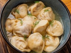 Malutkie pierożki wypełnione mięsnym farszem. Wrzuć do rosołu zamiast makaronu