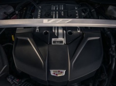 Prawilny koncern wydaje setki milionów dolarów nowy silnik V8. Wagary z ekologii