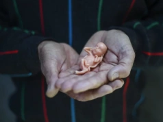 Antyaborcyjny klip w przewie ważnego meczu. Katolicy zachwyceni
