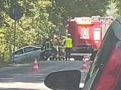 Wypadek w Rudawie. Strażacy musieli użyć narzędzi hydraulicznych, by dostać się do kierowcy