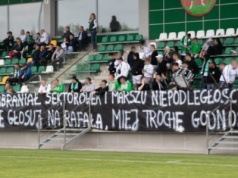 Kibice z Białej bez wątpliwości: Nie głosuj na Rafała, miej trochę godności!