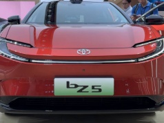 Odpowiedź na chińską dominację – Toyota bZ5. Luksus i niska cena