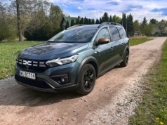 Test: Dacia Jogger Hybrid – Trzy plusy i plejada wad