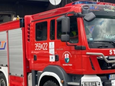 Kamień częściowo zablokował krajową „piątkę” między Piechowicami a Szklarską Porębą. Interweniowali strażacy