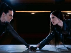 Amy Lee z Evanescence i Halsey z oficjalnym teledyskiem do „Hand That Feeds”, czyli utworu z filmu „Ballerina”