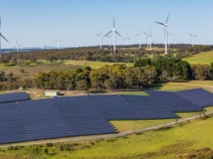 Polska nie radzi sobie z nadwyżkami energii z OZE. Jest na to sposób