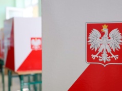 Komisja wyborcza bez polskich flag. W Raciborzu głosowano przy unijnych i niemieckich symbolach