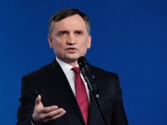 Ziobro namawia do korzystania z nieautoryzowanej aplikacji wyborczej. 