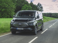 Ford E-Tourneo Custom 2025. Wersje, napęd, ceny. Co można kupić?
