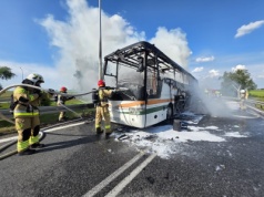 Pożar autokaru w Sługocinie. Pojazd doszczętnie spłonął